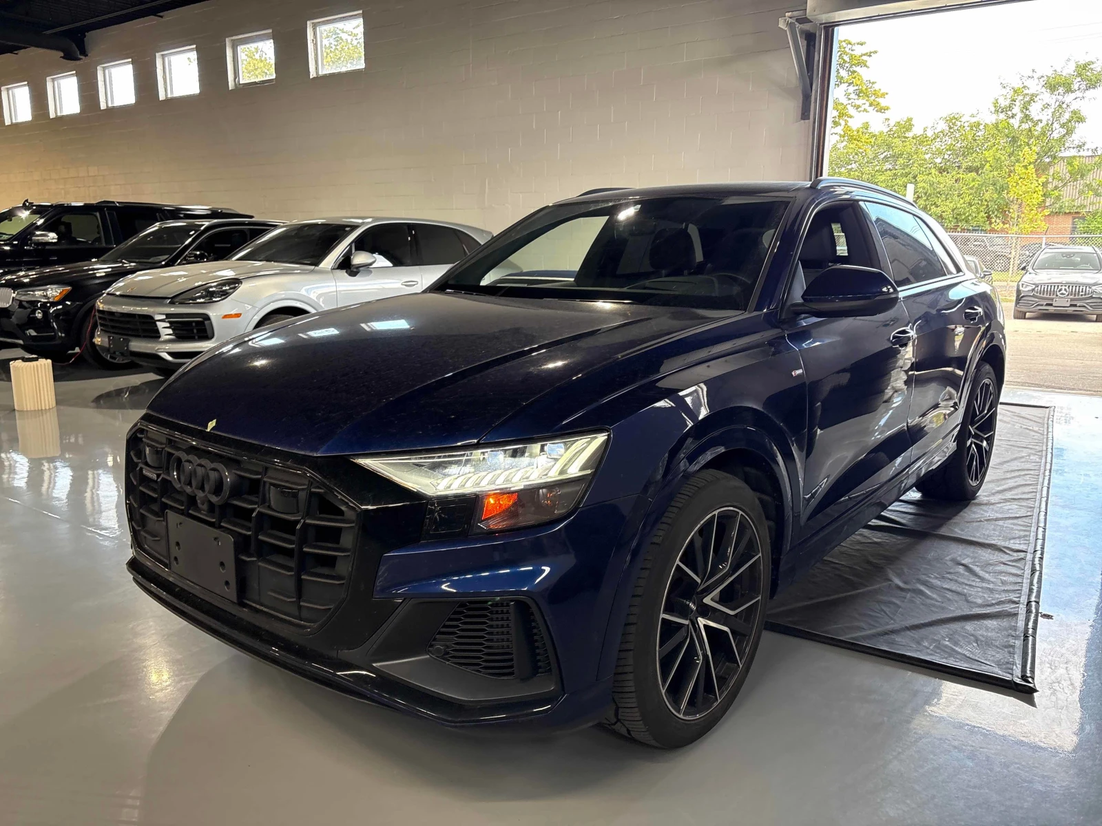 Audi Q8 * Technik * ДИСТРОНИК * ОБДУХВАНЕ * ПАНО * 360 