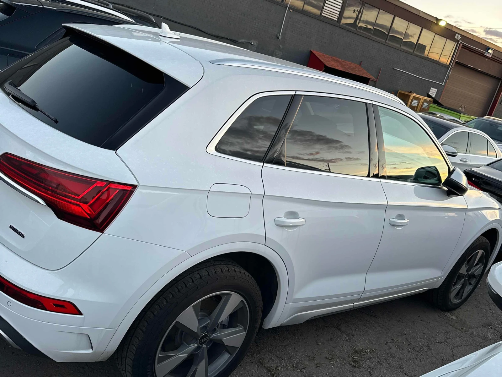 Audi Q5 * Komfort * CARFAX * , снимка 3 - Автомобили и джипове - 56005965