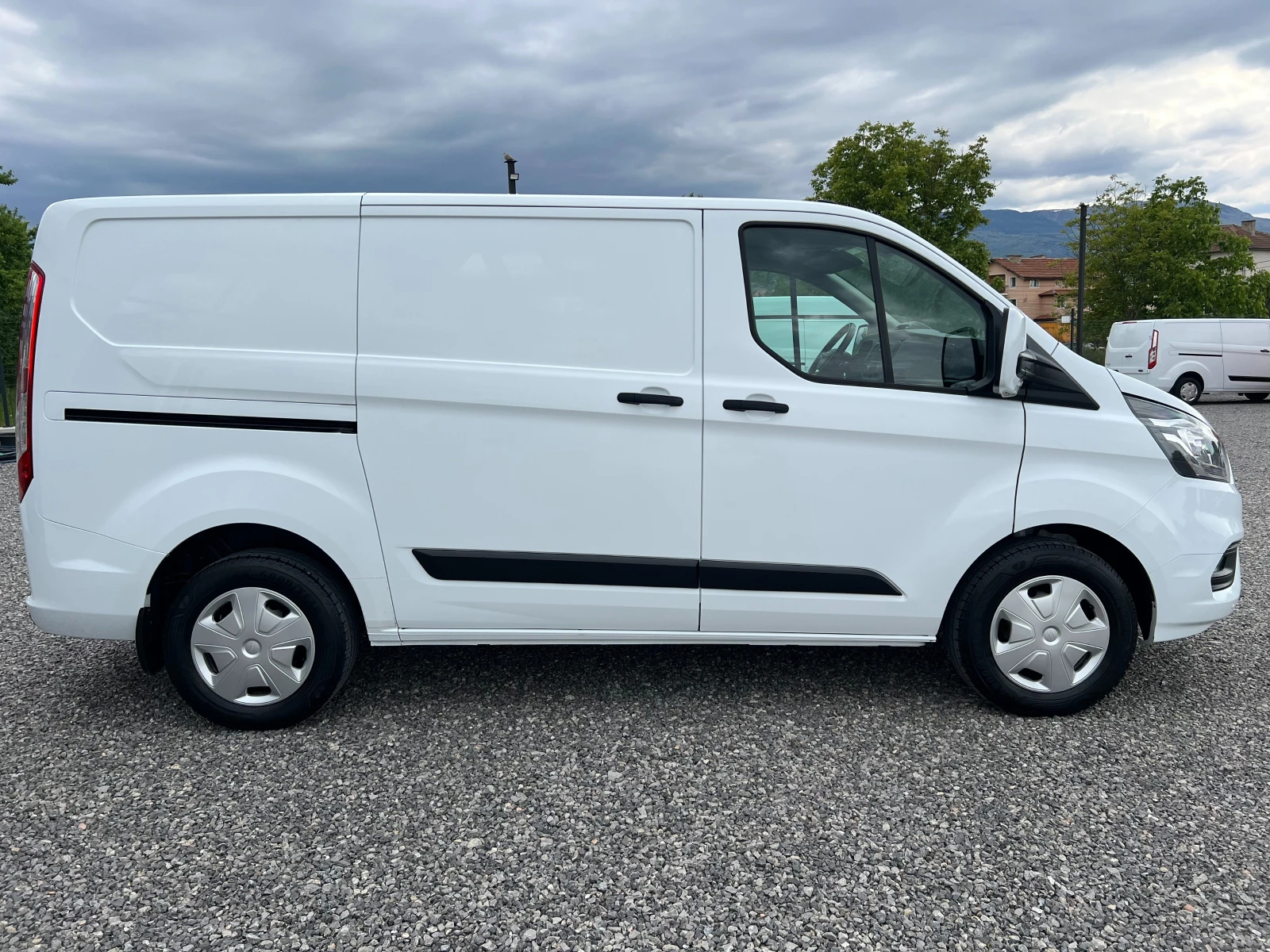 Ford Transit Custom 2.0TDCi ДВЕ СТРАНИЧНИ ВРАТИ/Серв. история/175502км, снимка 6 - Бусове и автобуси - 54621886