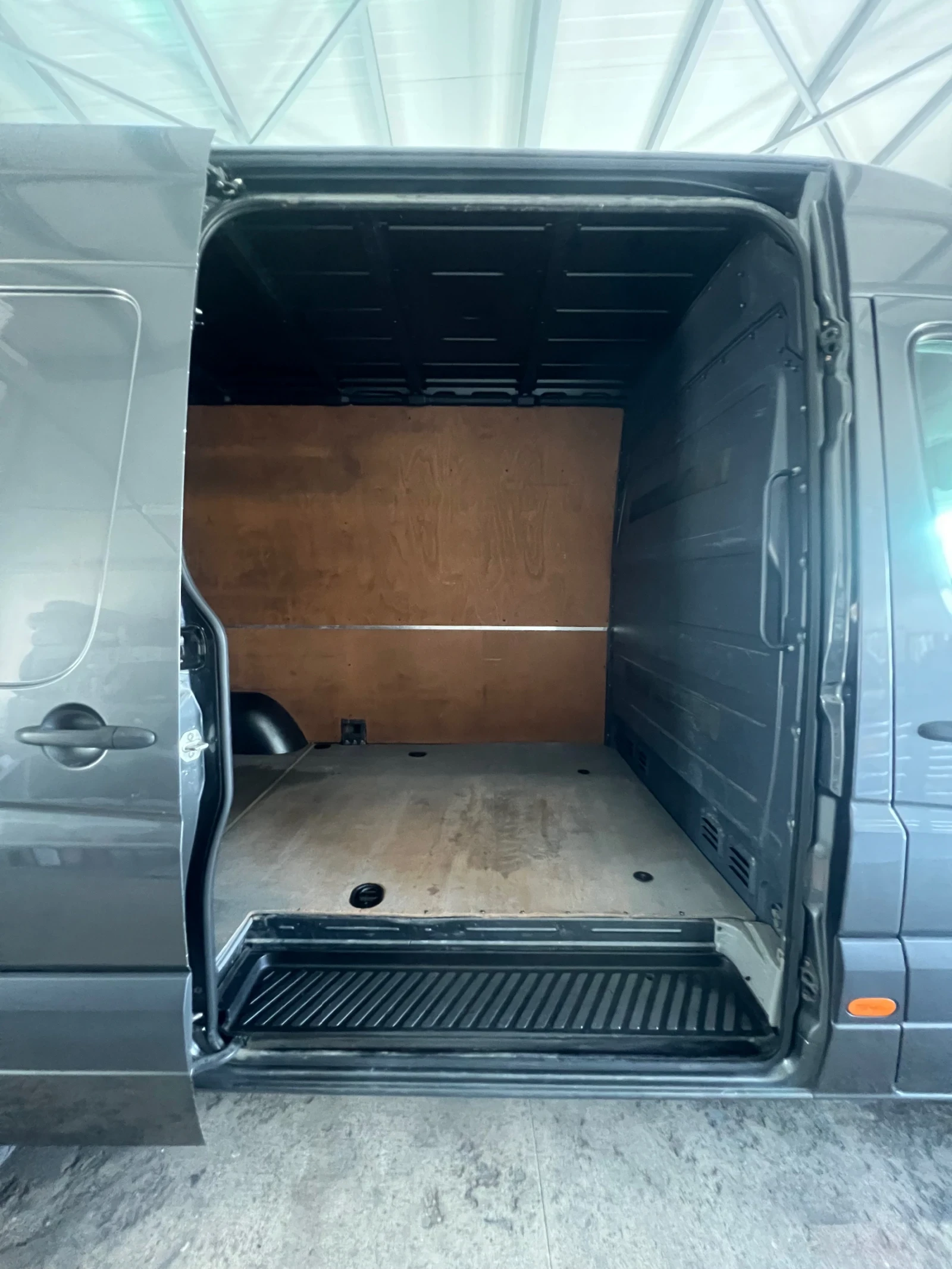Mercedes-Benz Sprinter Оригинален вид / Средна база L2H2 / Климатроник, снимка 11 - Бусове и автобуси - 54835787