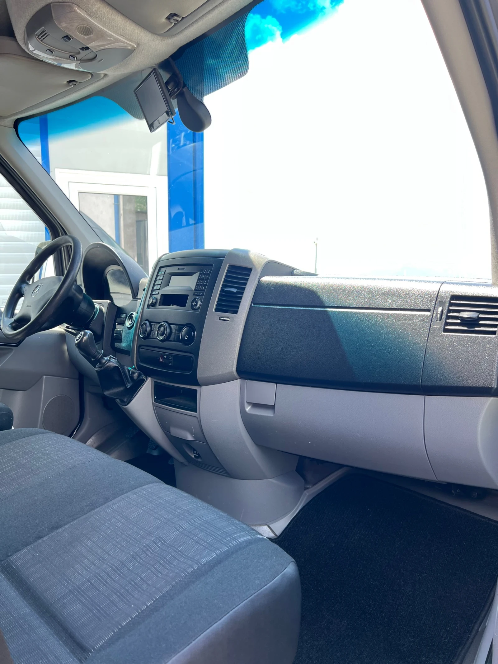 Mercedes-Benz Sprinter Оригинален вид / Средна база L2H2 / Климатроник, снимка 14 - Бусове и автобуси - 54835787