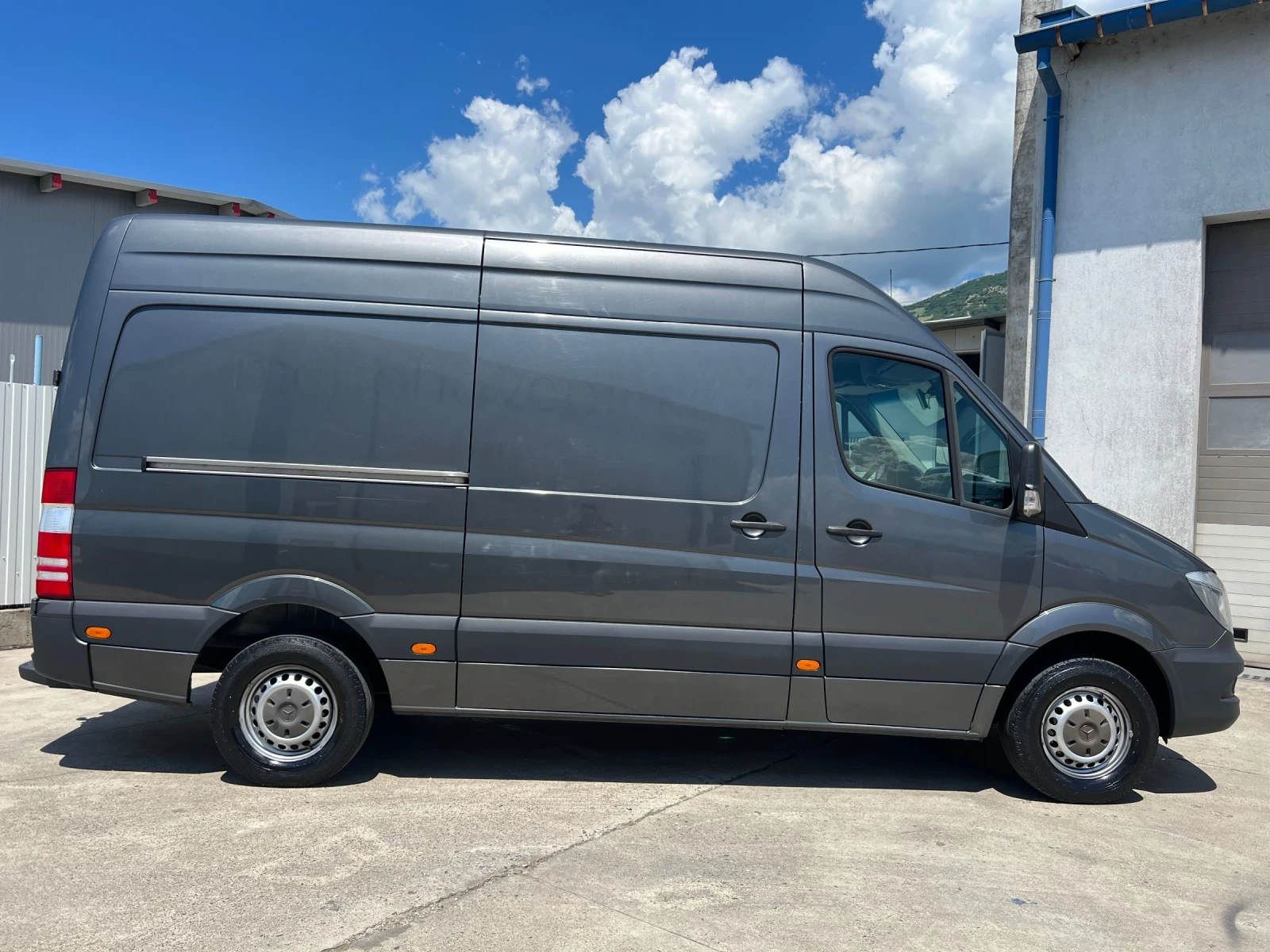 Mercedes-Benz Sprinter Оригинален вид / Средна база L2H2 / Климатроник, снимка 8 - Бусове и автобуси - 54835787