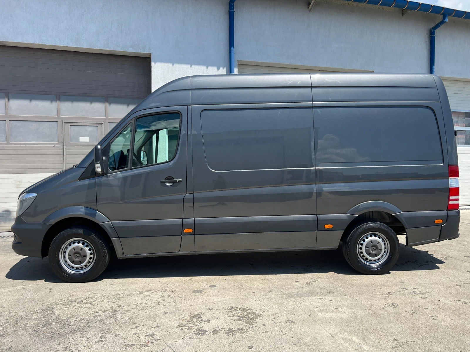 Mercedes-Benz Sprinter Оригинален вид / Средна база L2H2 / Климатроник, снимка 4 - Бусове и автобуси - 54835787