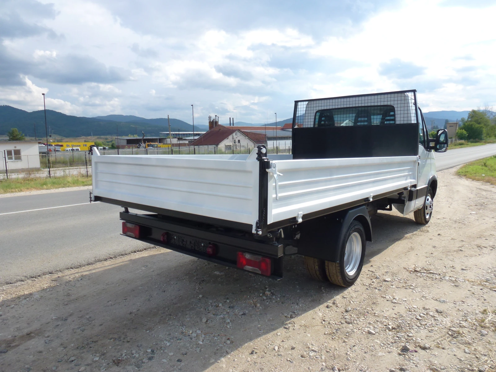 Iveco 35c18 3.5т. САМОСВАЛ , КЛИМА, снимка 9 - Бусове и автобуси - 54886049