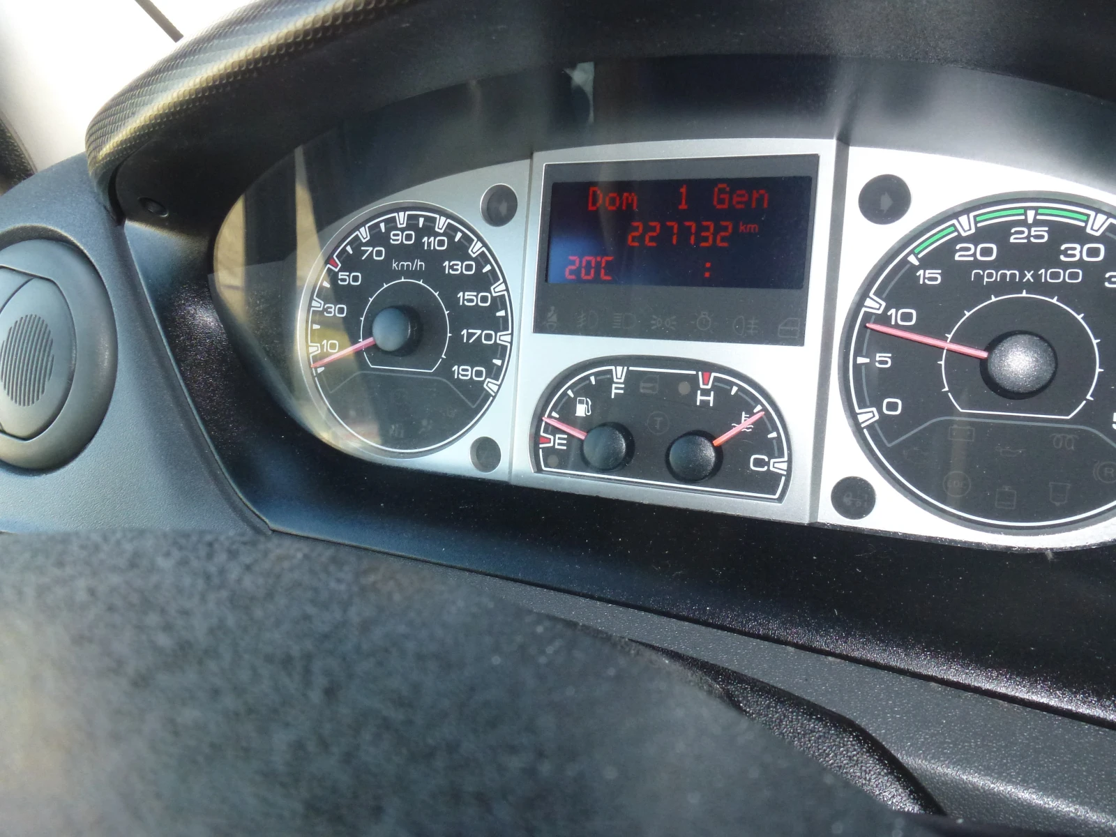 Iveco 35c18 3.5т. САМОСВАЛ , КЛИМА, снимка 12 - Бусове и автобуси - 54886049