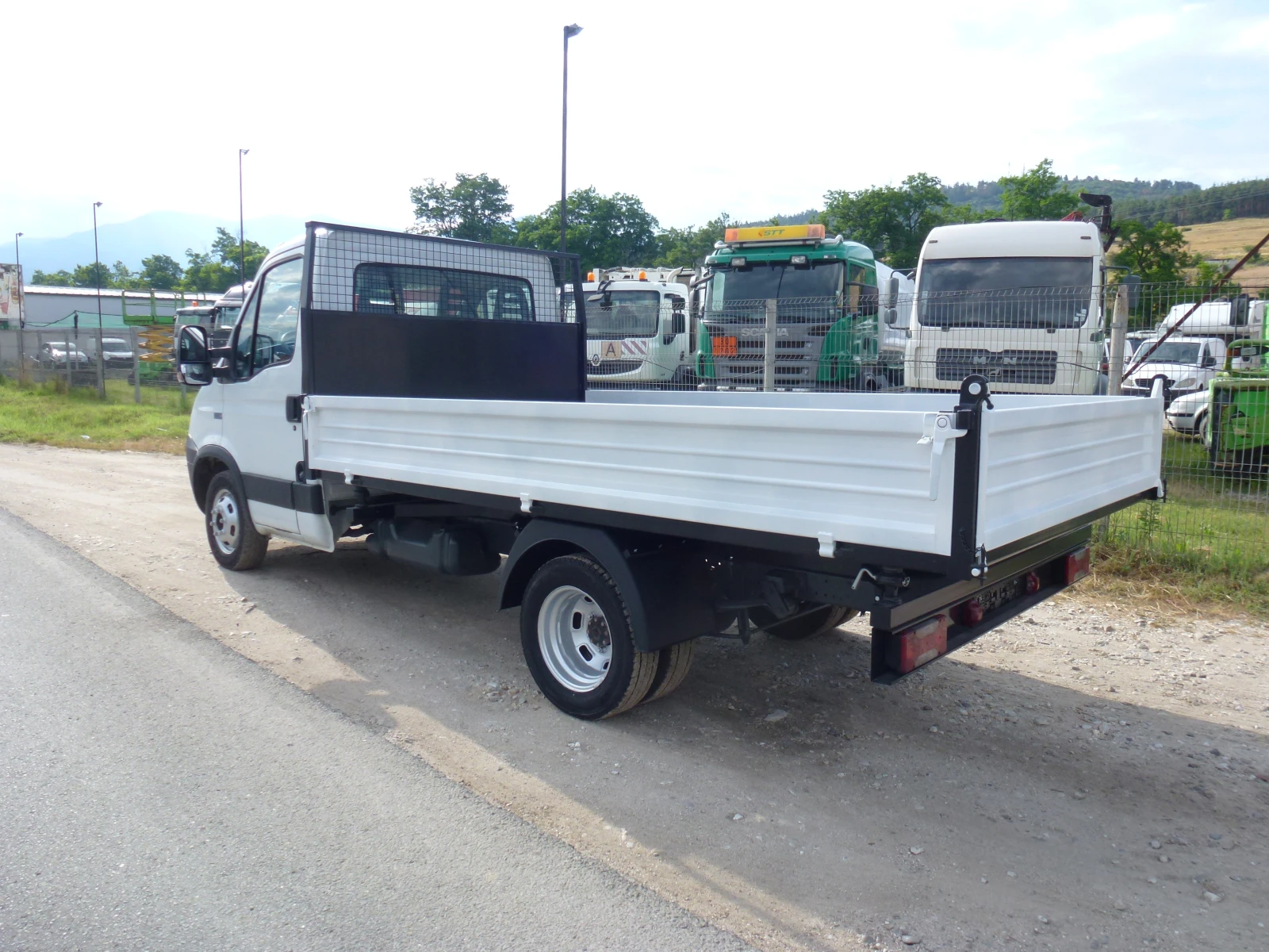 Iveco 35c18 3.5т. САМОСВАЛ , КЛИМА, снимка 8 - Бусове и автобуси - 54886049