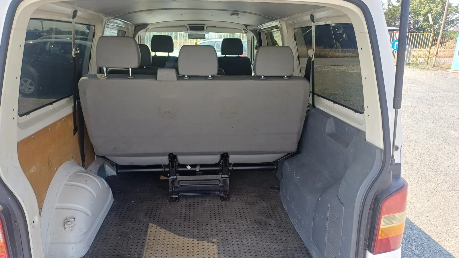 VW T4 2.5 131 К.С. Климатик, снимка 10 - Бусове и автобуси - 55386058