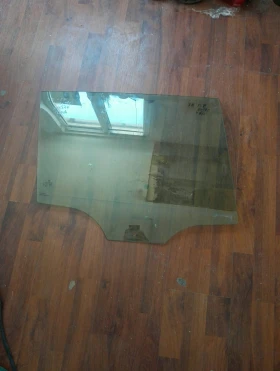 Стъкло задно дясно Фолксваген Голф 4вр.