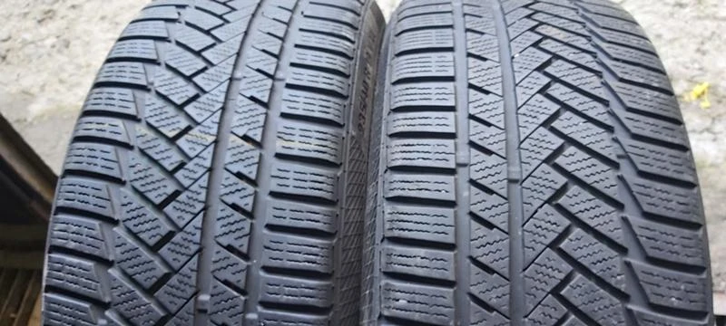 Гуми Зимни 235/40R19, снимка 1 - Гуми и джанти - 33369278