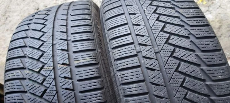 Гуми Зимни 235/40R19, снимка 2 - Гуми и джанти - 33369278