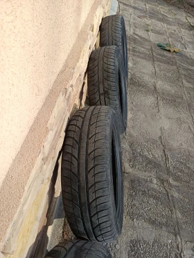 Гуми Зимни 165/60R15, снимка 2 - Гуми и джанти - 52872944