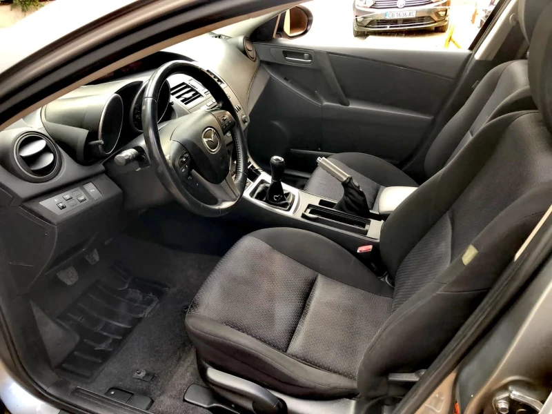 Mazda 3 1.6 Navi, снимка 10 - Автомобили и джипове - 47054288