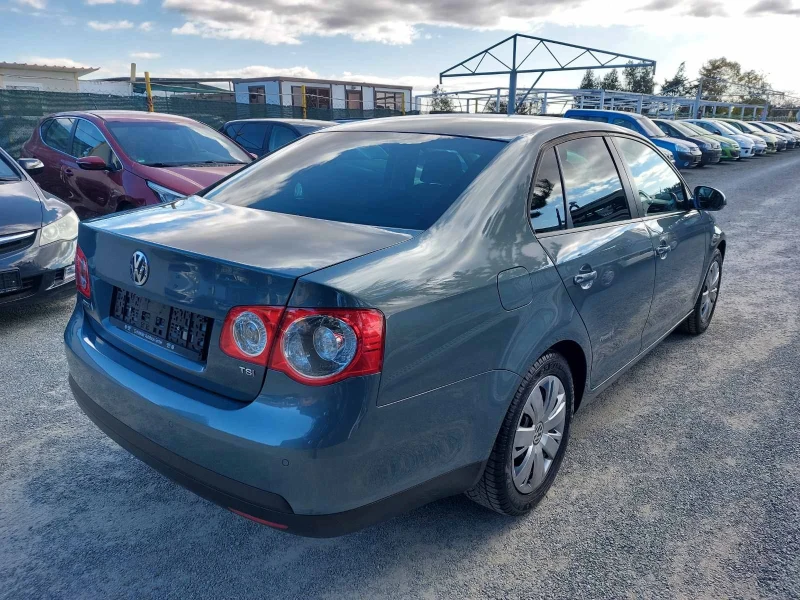 VW Jetta 1.4, вер.мотор, 6ск, снимка 3 - Автомобили и джипове - 47910945