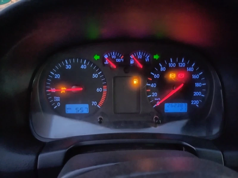 VW Golf 1.4-16v бензин, снимка 5 - Автомобили и джипове - 52745325