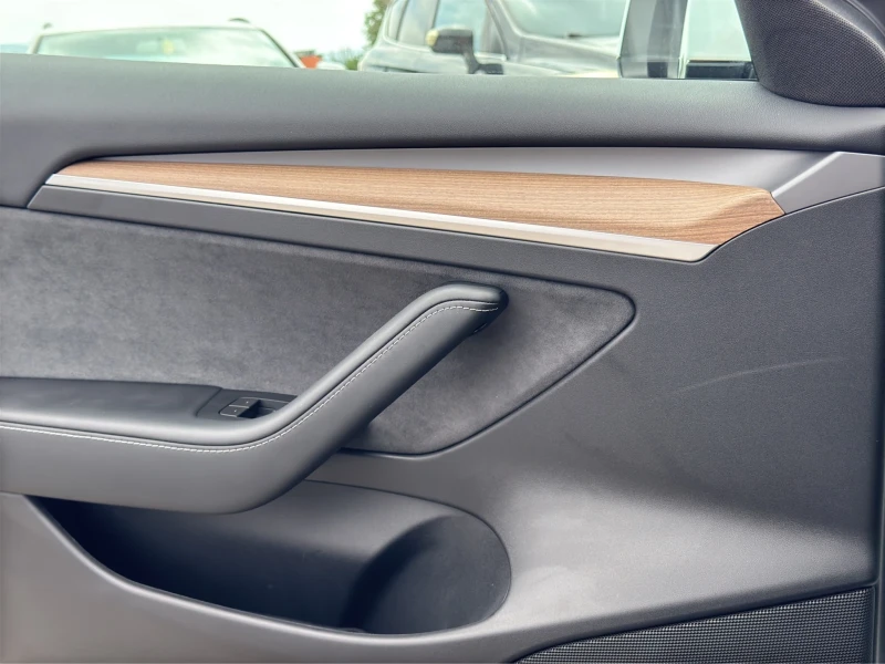 Tesla Model 3 Long Range* AWD* NAVI* LED* KEYLESS* PANO* , снимка 7 - Автомобили и джипове - 50606405