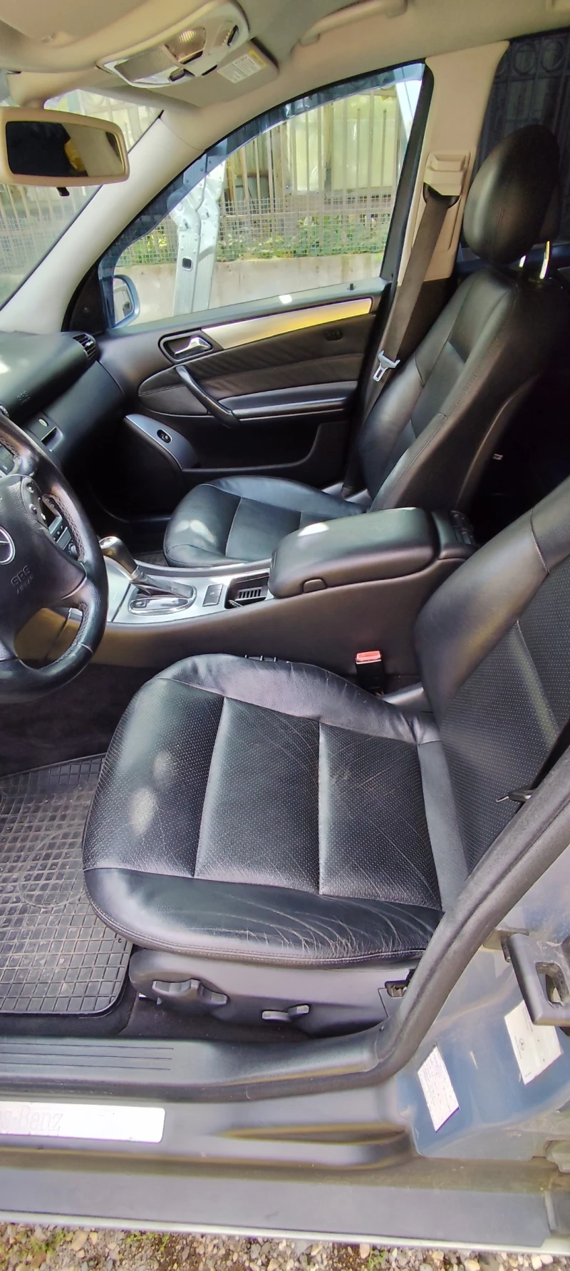 Mercedes-Benz C 320, снимка 9 - Автомобили и джипове - 52045518