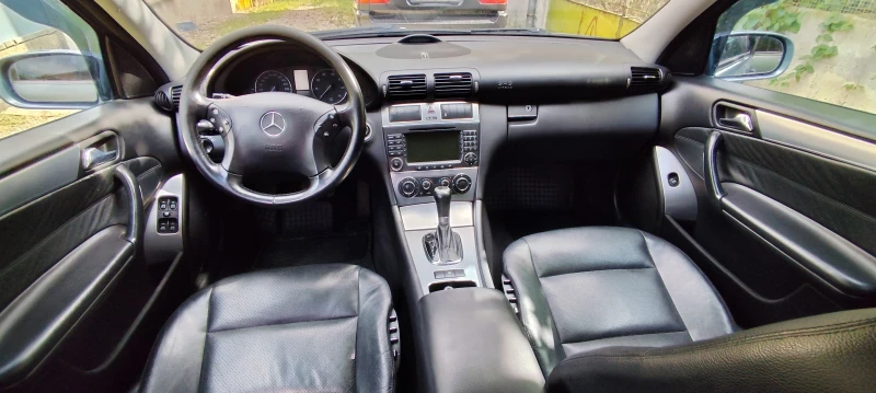 Mercedes-Benz C 320, снимка 11 - Автомобили и джипове - 52045518