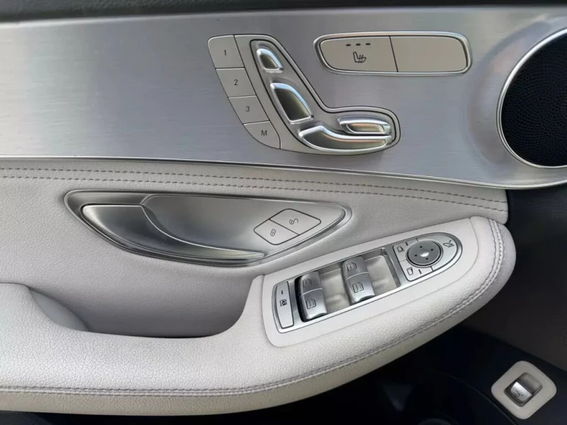 Mercedes-Benz C 300 4MATIC AMG* KEYLESS* ПОДГРЕВ* КАМЕРА* МЪРТВА ТОЧКА, снимка 5 - Автомобили и джипове - 52565132