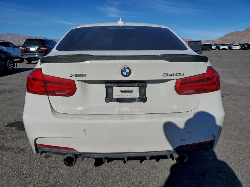 BMW 340 XI* CARFAX* Клип на мотор* Keyless* Кожа* Подгрев*, снимка 6 - Автомобили и джипове - 52868293