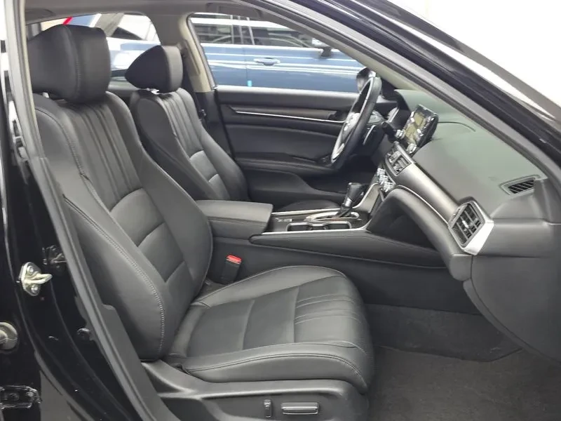 Honda Accord 1.5 Turbo, снимка 11 - Автомобили и джипове - 55948686