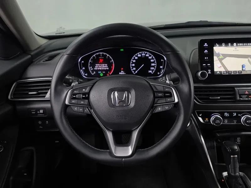 Honda Accord 1.5 Turbo, снимка 13 - Автомобили и джипове - 55948686