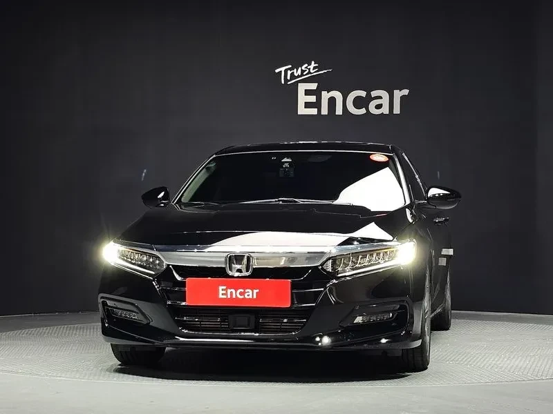 Honda Accord 1.5 Turbo, снимка 3 - Автомобили и джипове - 55948686