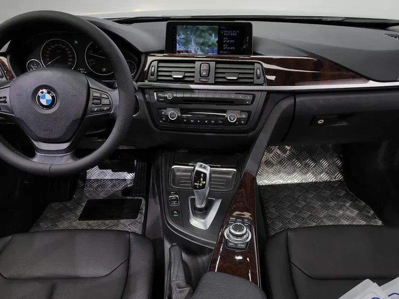BMW 320 d - САМО 30% АВАНС, снимка 7 - Автомобили и джипове - 56016281