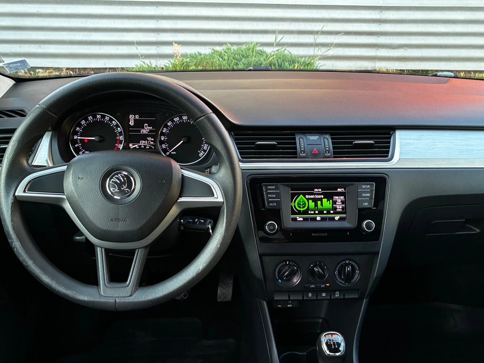 Skoda Rapid 1.6 TDI* Регистриран* Всичко платено - изображение 10