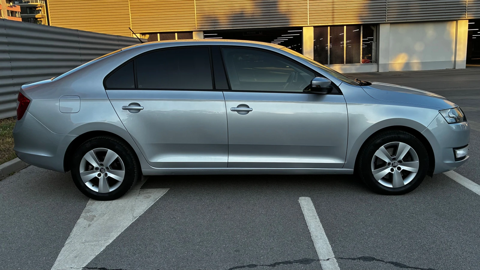 Skoda Rapid 1.6 TDI* Регистриран* Всичко платено - изображение 4