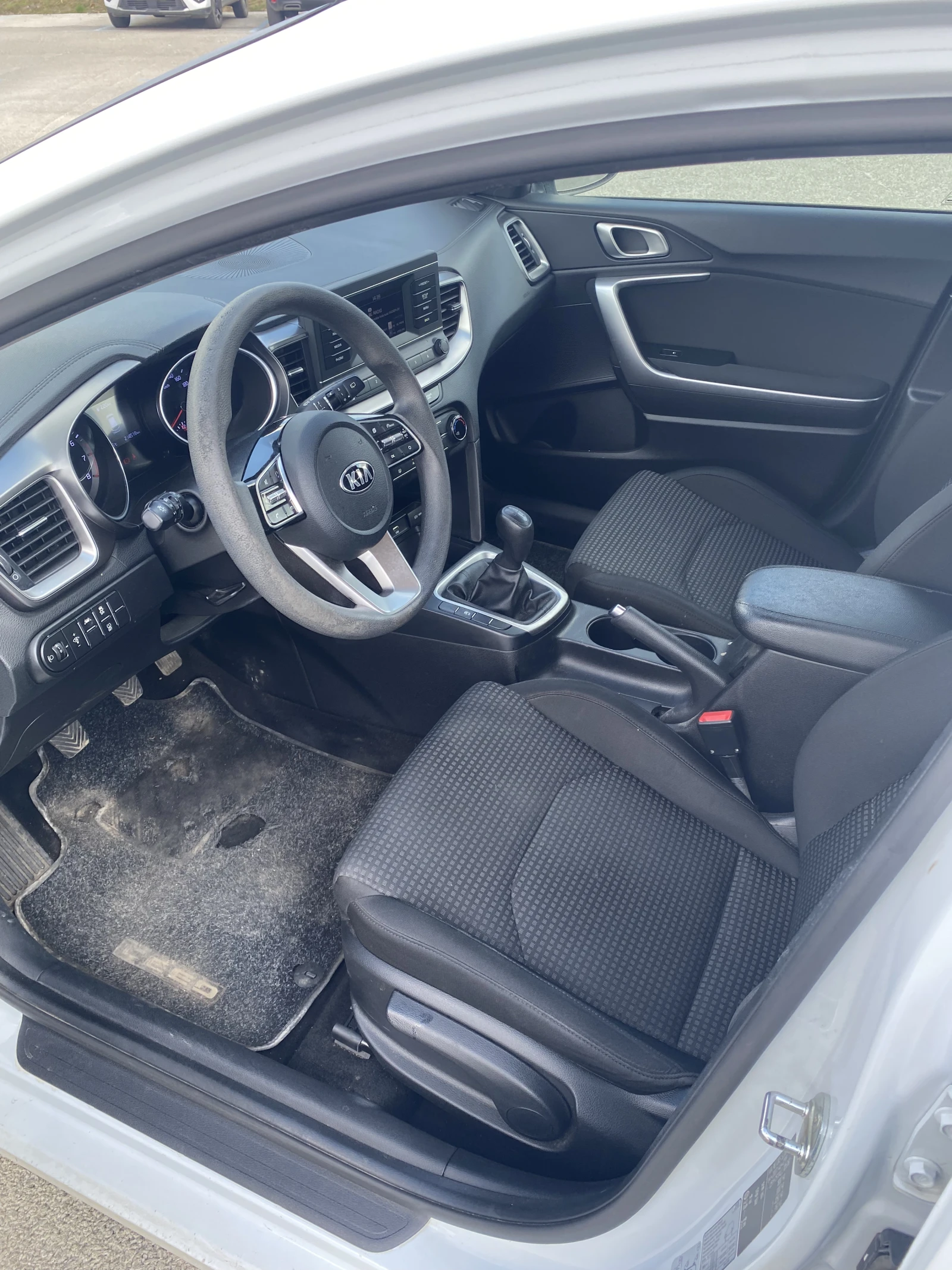 Kia Ceed 1.0T, снимка 6 - Автомобили и джипове - 54027782