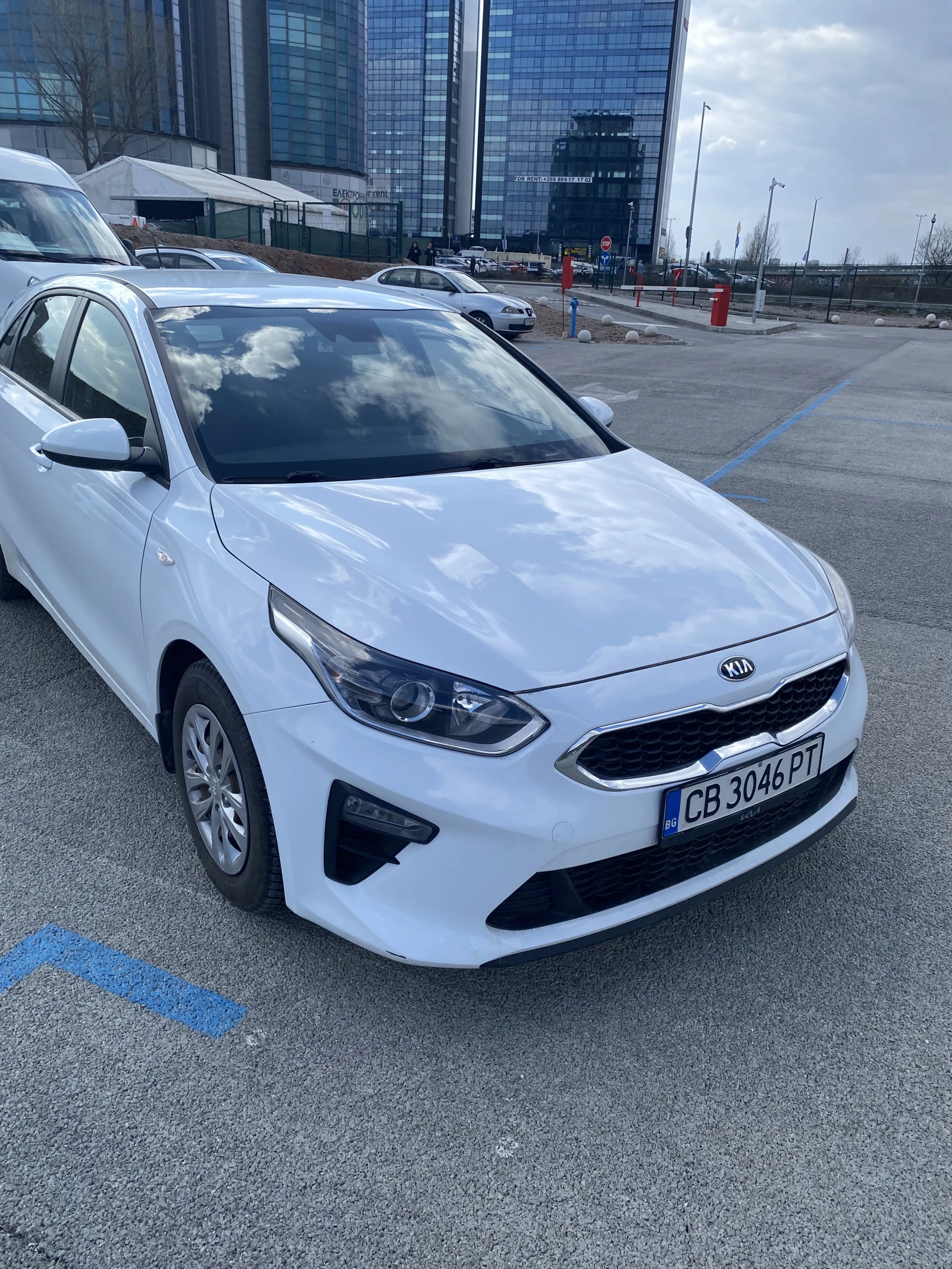 Kia Ceed 1.0T, снимка 4 - Автомобили и джипове - 54027782