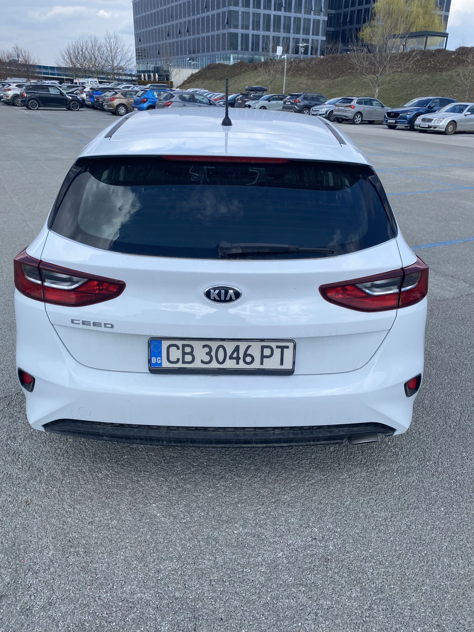 Kia Ceed 1.0T, снимка 2 - Автомобили и джипове - 54027782