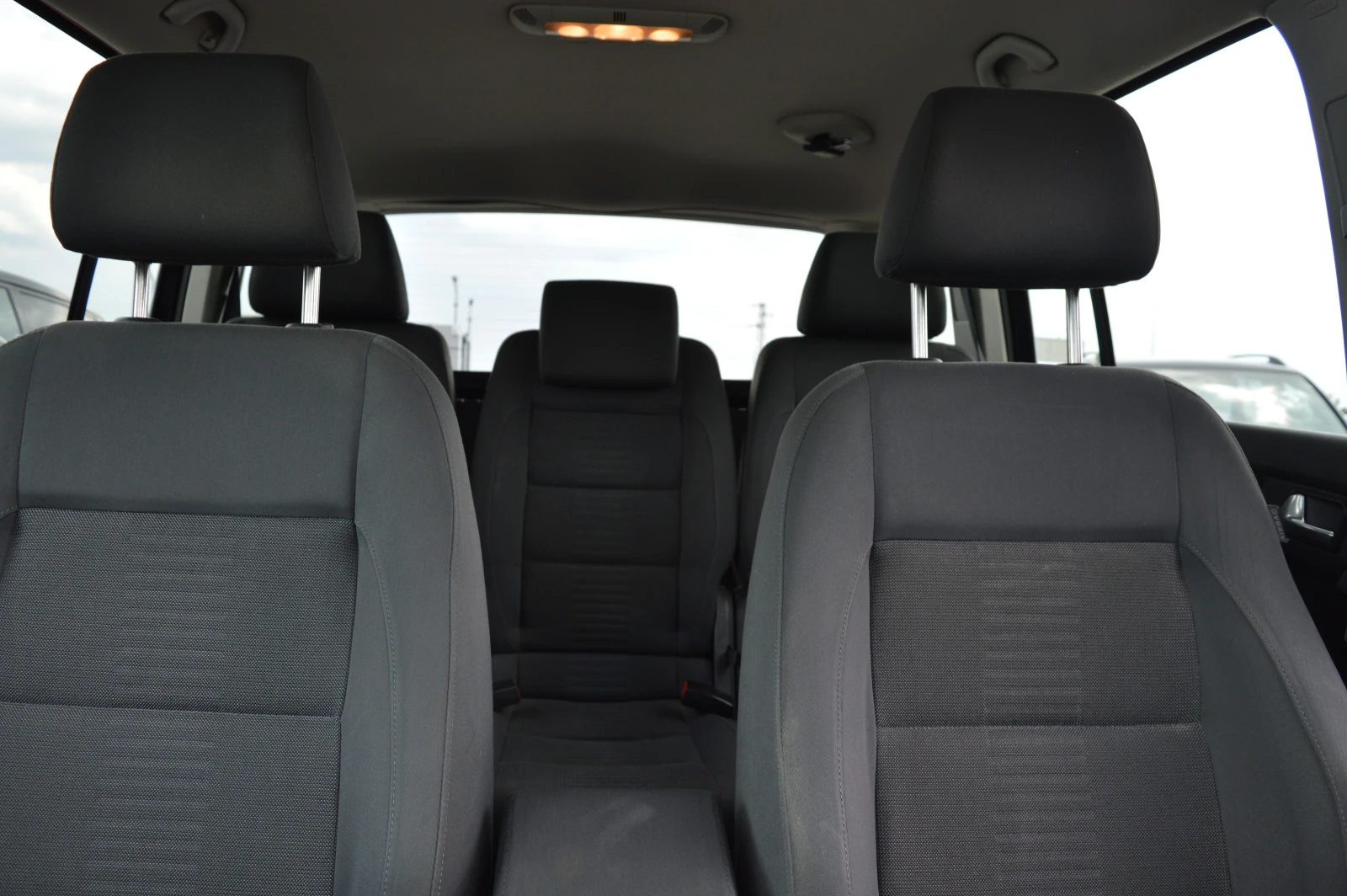VW Touran 2.0TDI-DSG-BMM, снимка 15 - Автомобили и джипове - 54702267