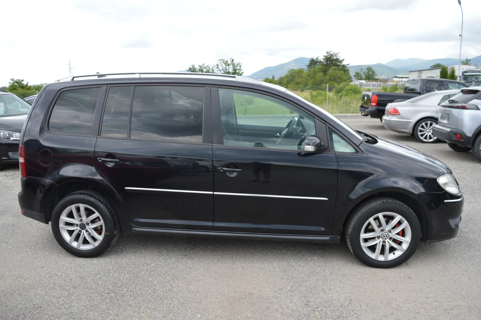 VW Touran 2.0TDI-DSG-BMM, снимка 4 - Автомобили и джипове - 54702267