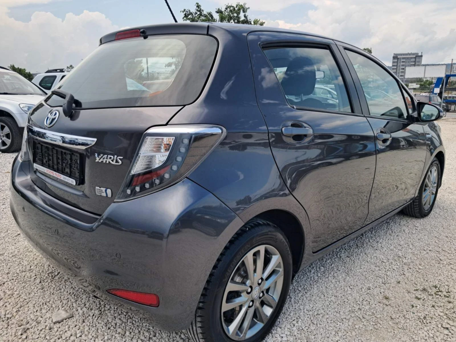 Toyota Yaris 1.5HYBRID, снимка 4 - Автомобили и джипове - 54793718