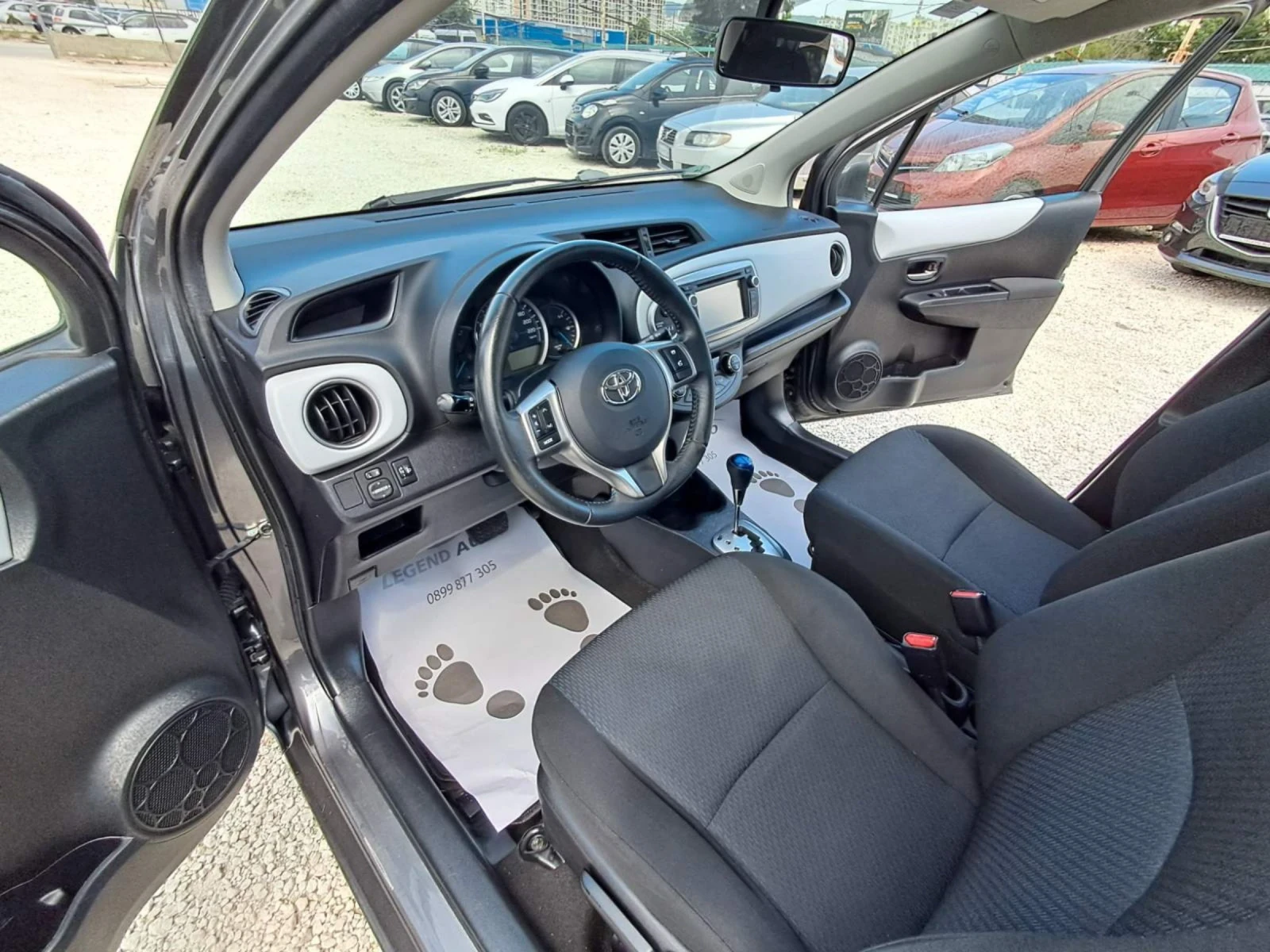 Toyota Yaris 1.5HYBRID, снимка 10 - Автомобили и джипове - 54793718
