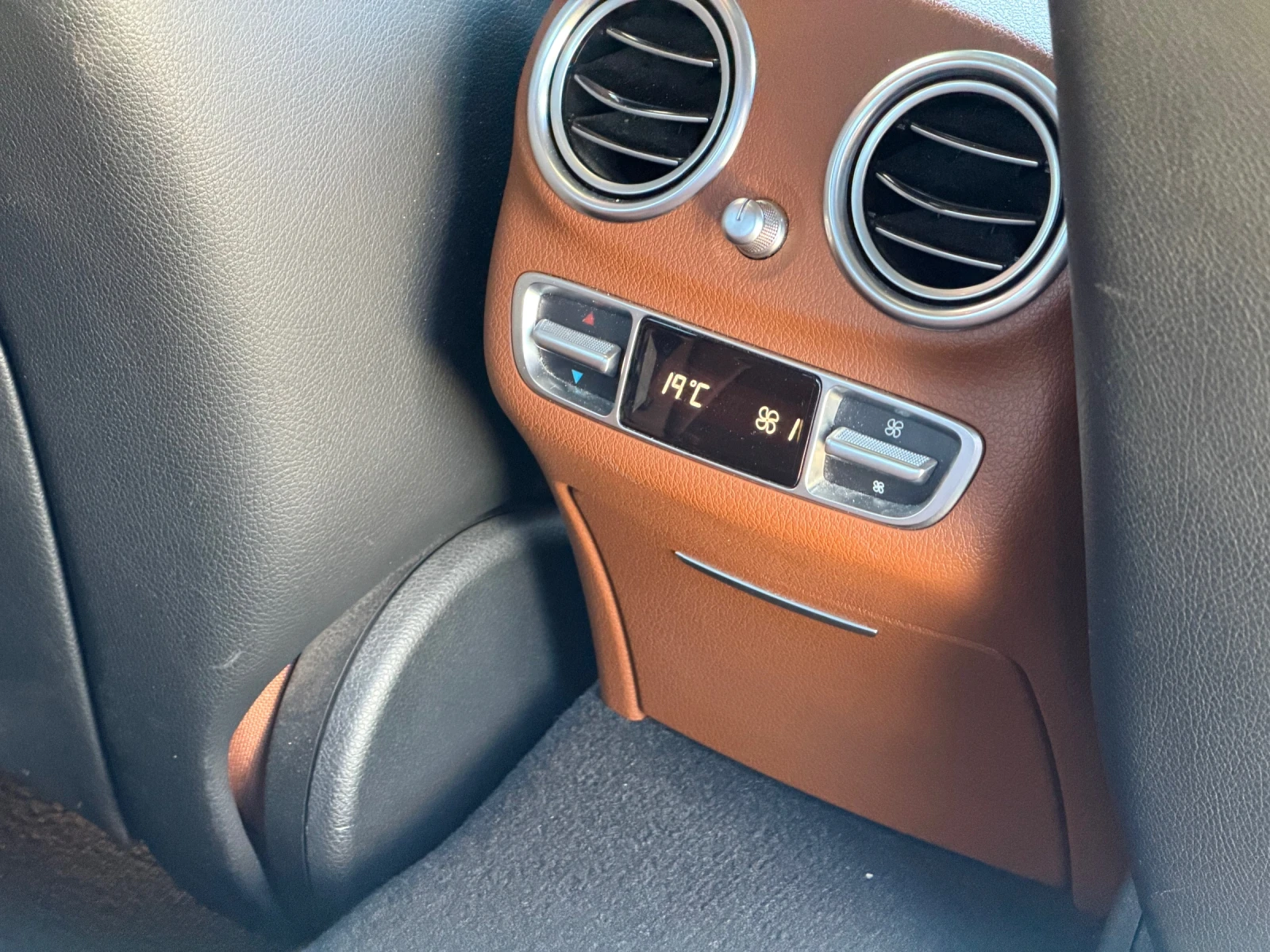 Mercedes-Benz E 350 AMG= HEADUP= KEYLESS GO= DISTRONIC= PANORAMA= PODG, снимка 14 - Автомобили и джипове - 54913115