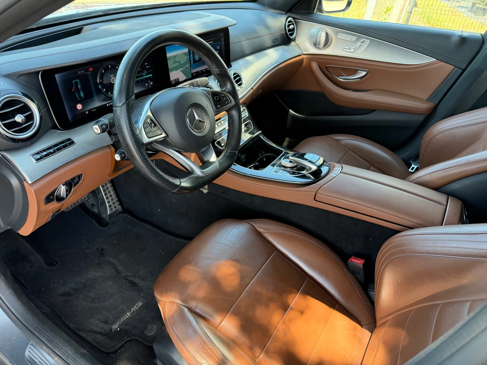 Mercedes-Benz E 350 AMG= HEADUP= KEYLESS GO= DISTRONIC= PANORAMA= PODG, снимка 7 - Автомобили и джипове - 54913115