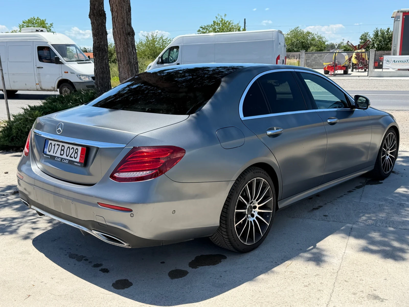 Mercedes-Benz E 350 AMG= HEADUP= KEYLESS GO= DISTRONIC= PANORAMA= PODG, снимка 4 - Автомобили и джипове - 54913115