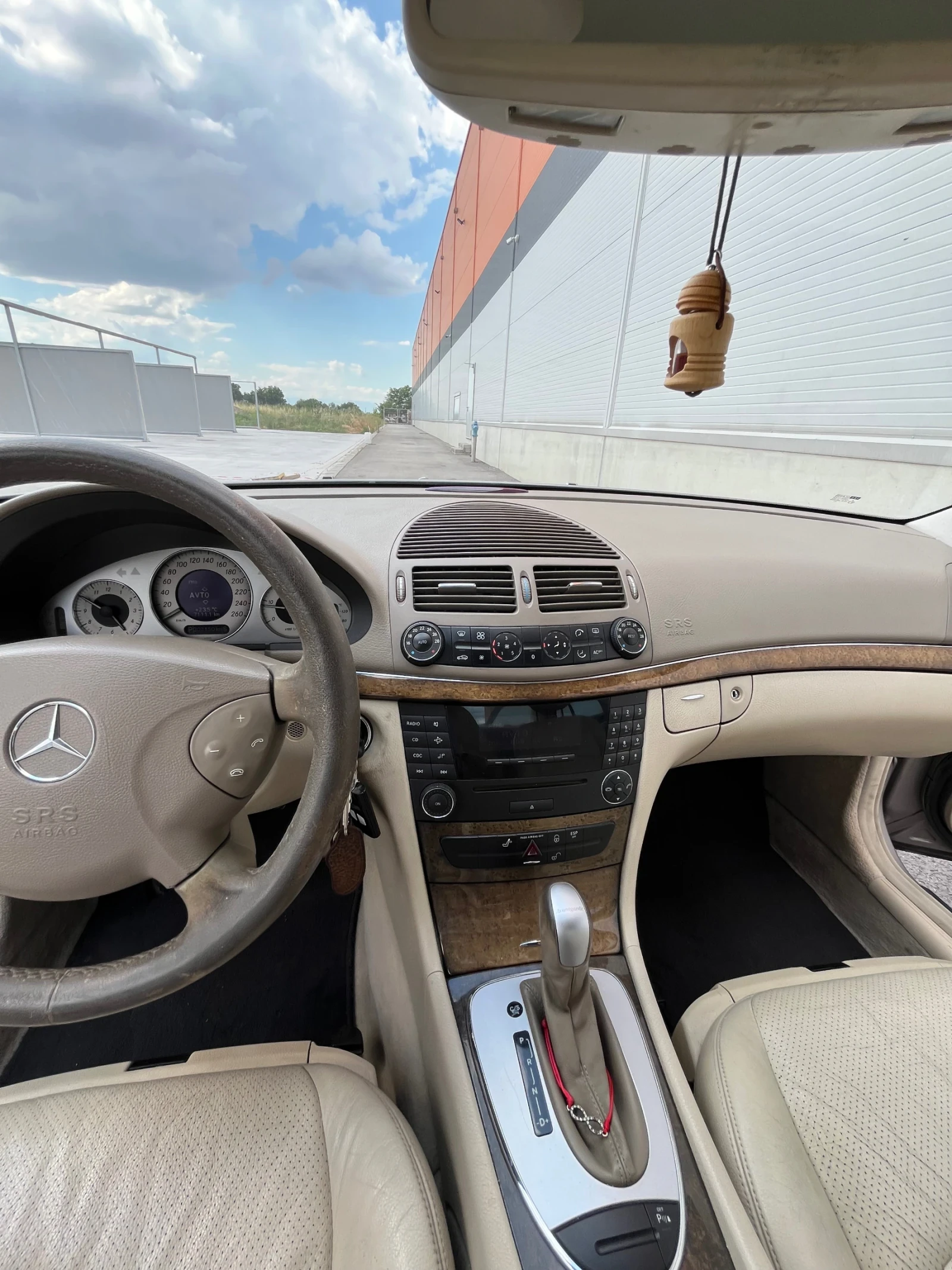 Mercedes-Benz E 270 Avangarde, снимка 11 - Автомобили и джипове - 54961772