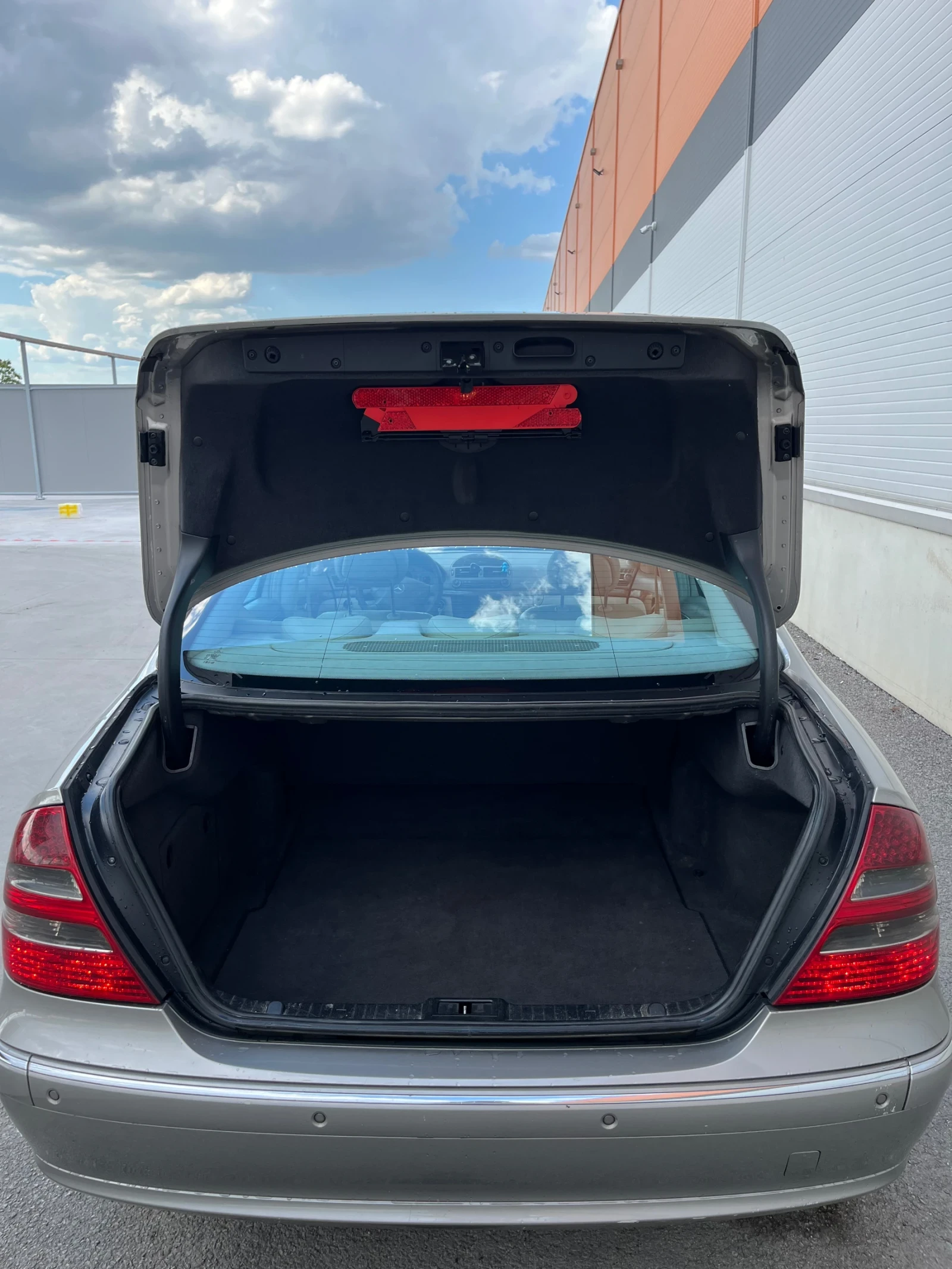Mercedes-Benz E 270 Avangarde, снимка 6 - Автомобили и джипове - 54961772