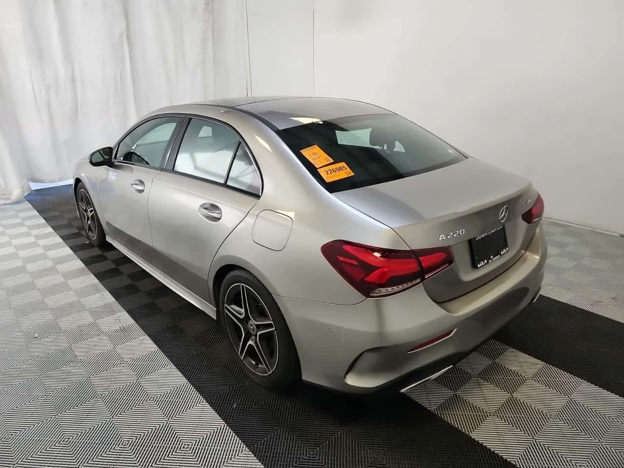 Mercedes-Benz A 220 ALCANTARA| AMBIENT| ПАМЕТ| ПАНО| 2 КЛЮЧА| , снимка 4 - Автомобили и джипове - 55035863
