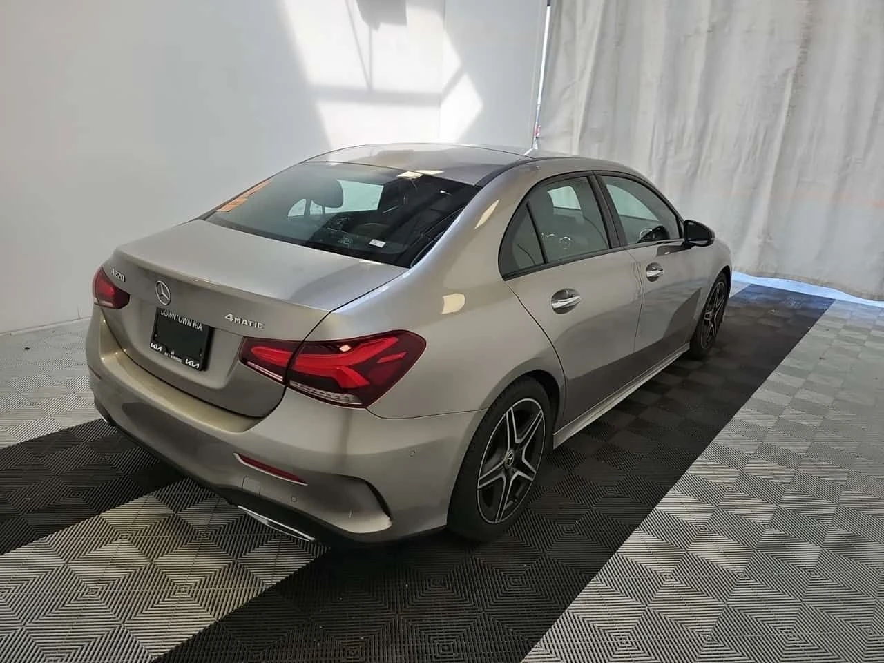 Mercedes-Benz A 220 ALCANTARA| AMBIENT| ПАМЕТ| ПАНО| 2 КЛЮЧА| , снимка 3 - Автомобили и джипове - 55035863