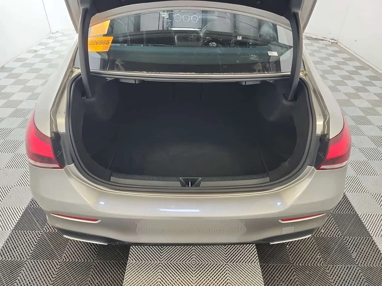 Mercedes-Benz A 220 ALCANTARA| AMBIENT| ПАМЕТ| ПАНО| 2 КЛЮЧА| , снимка 12 - Автомобили и джипове - 55035863