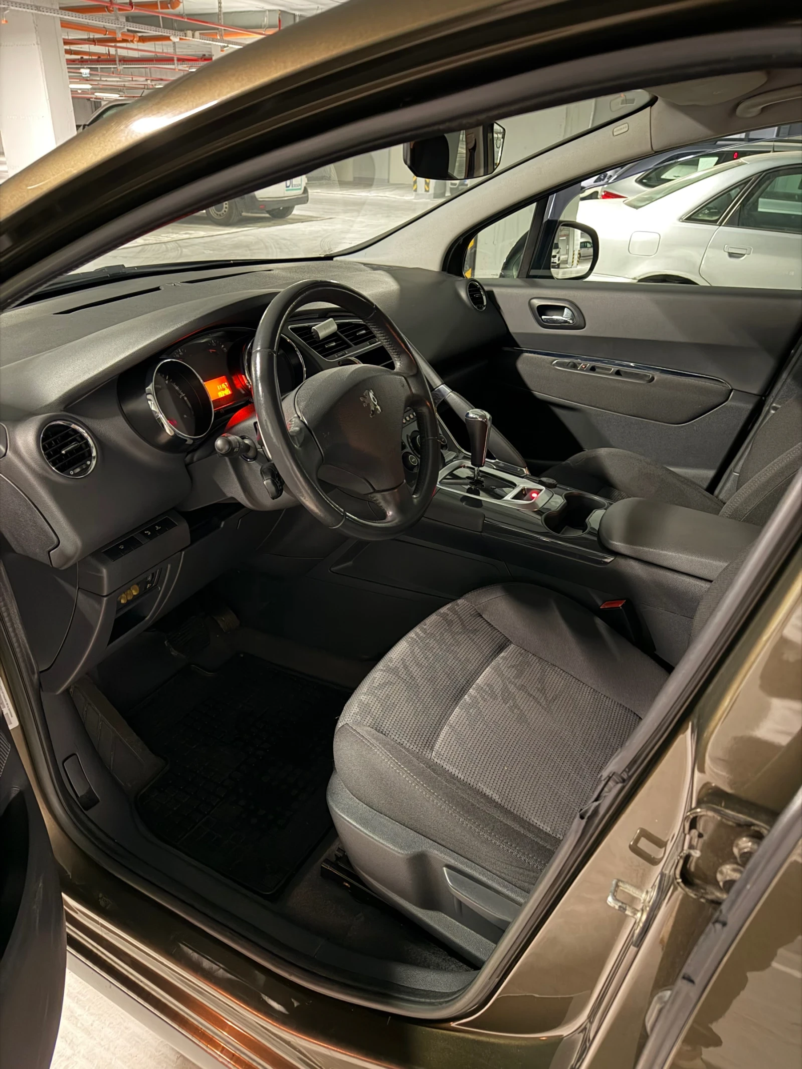 Peugeot 3008, снимка 6 - Автомобили и джипове - 56140570