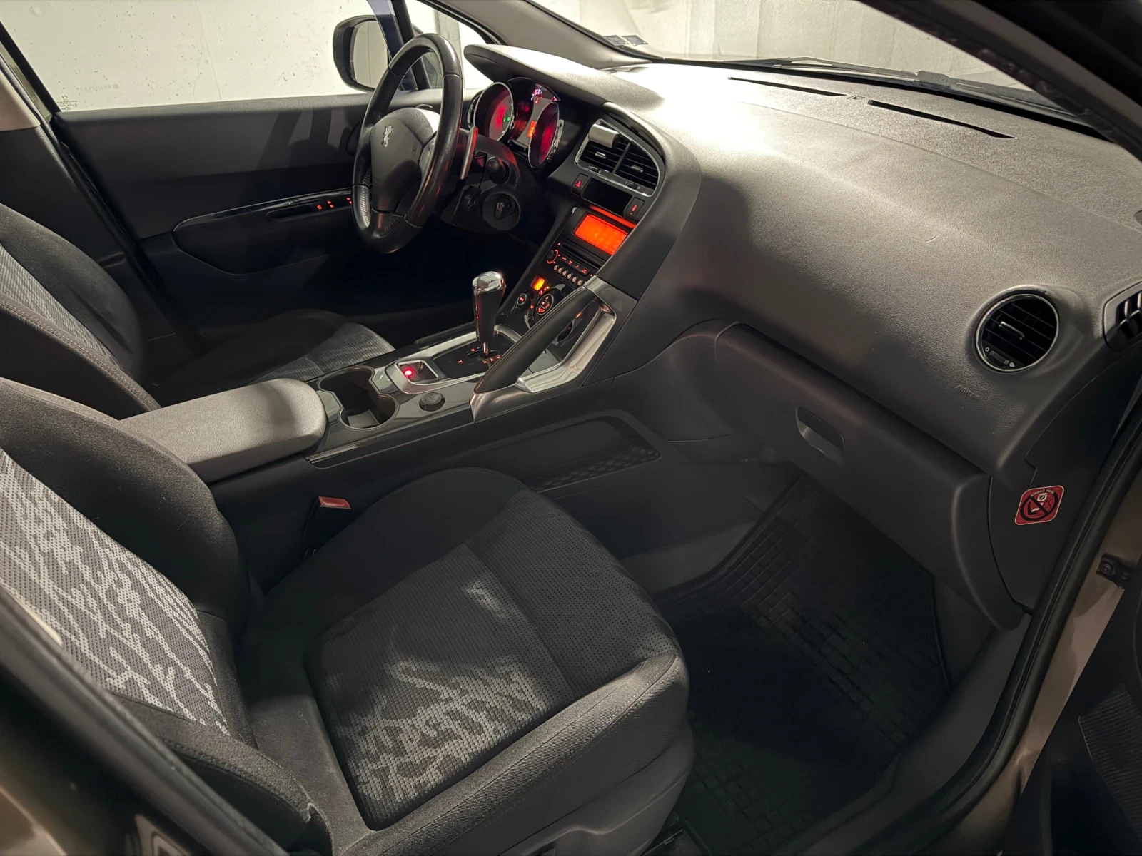 Peugeot 3008, снимка 11 - Автомобили и джипове - 56140570