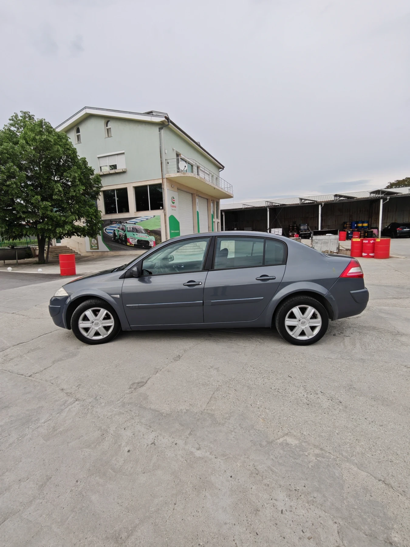 Renault Megane, снимка 8 - Автомобили и джипове - 55429624