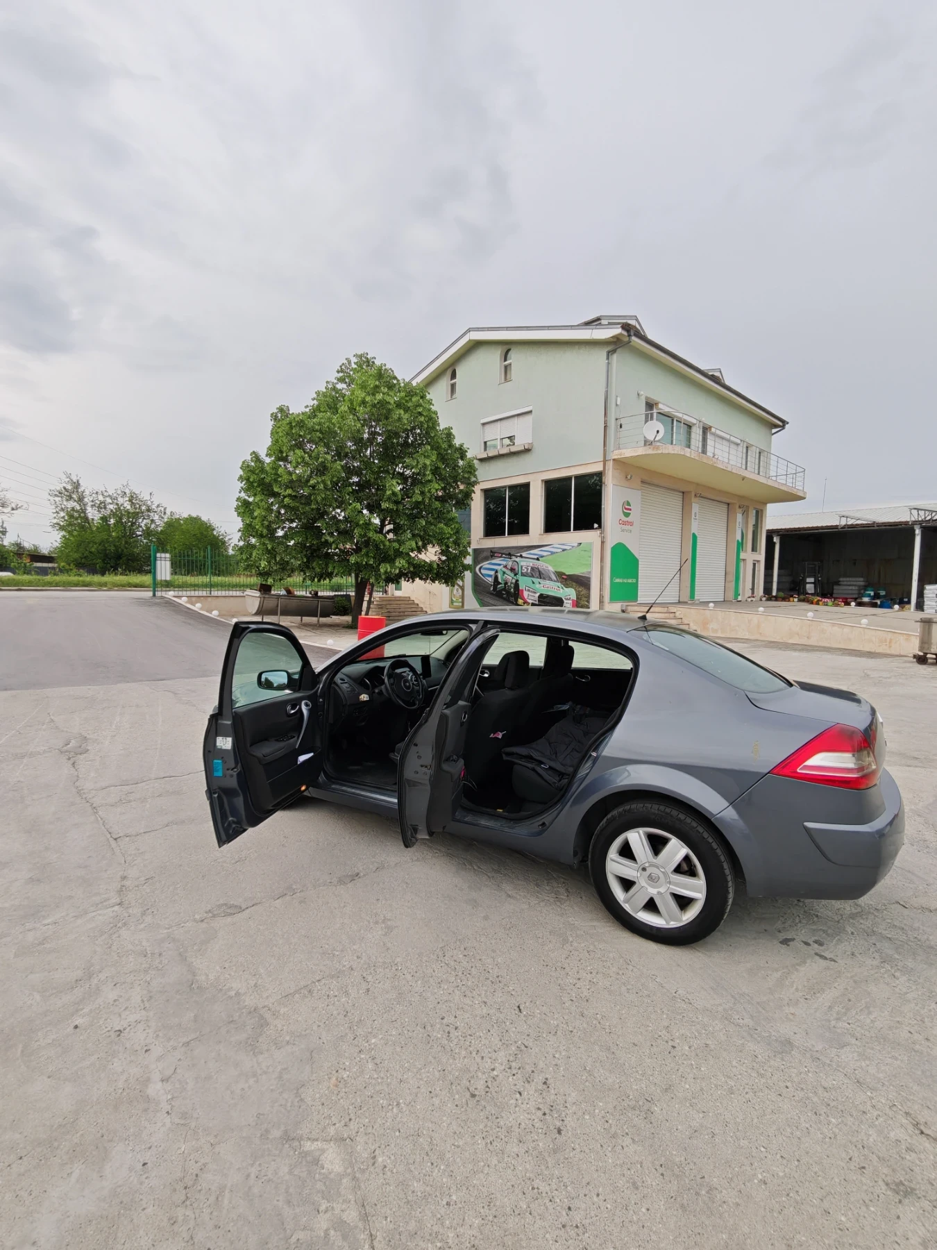 Renault Megane, снимка 3 - Автомобили и джипове - 55429624