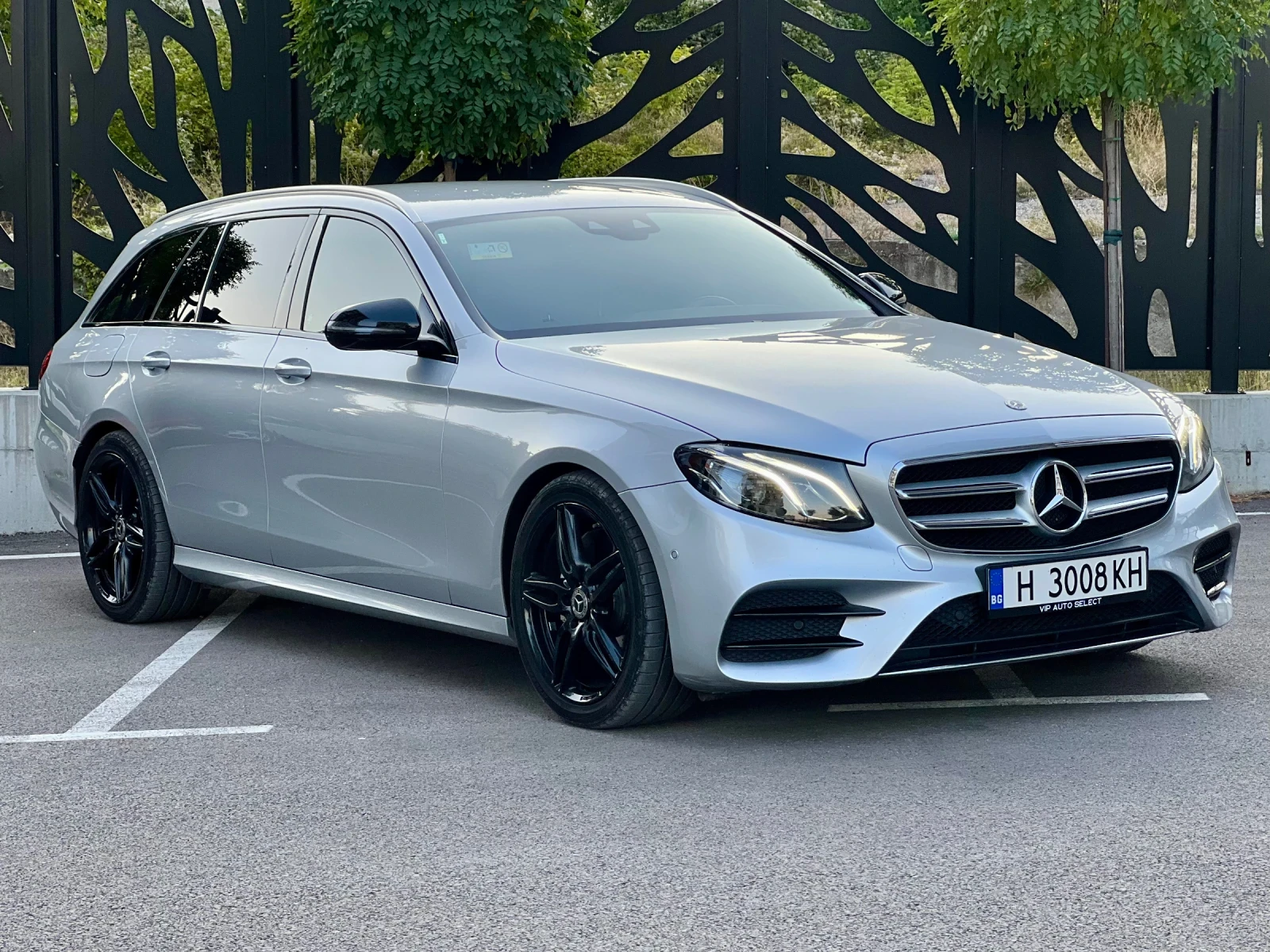 Mercedes-Benz E 220 AMG Premium plus FULL LED Digital Head-up, снимка 2 - Автомобили и джипове - 56154509