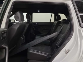 VW Tiguan R-LINE BLACK EDITION| PANO| ПОДГРЕВИ| 2 КЛЮЧА| , снимка 12